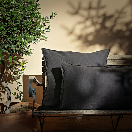Juego de cojines negros de lino lavado