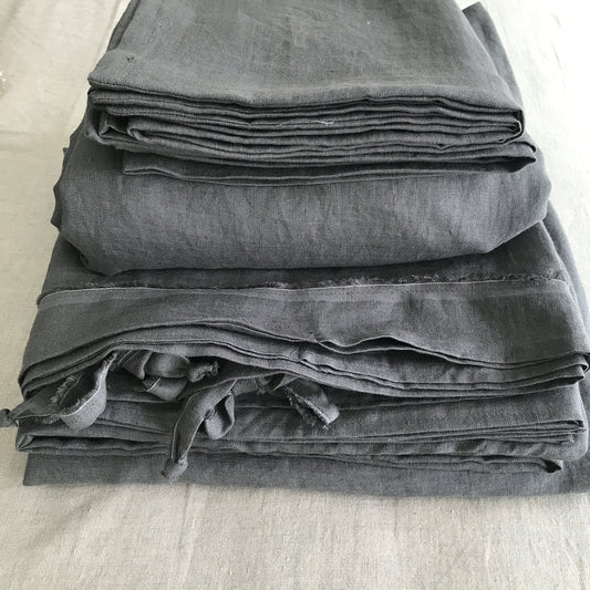 Juego completo de lino gris.