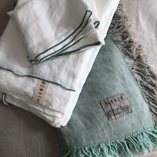 Repulgo de colores para fundas de almohada a juego con el plaid.