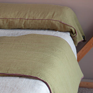 Edredón para pie de cama de lino y lana de color a medida