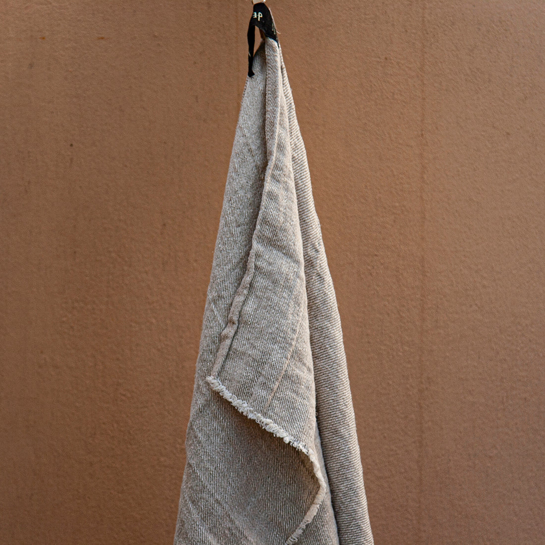 Toalla con rayas azules de baño de lino OLIVE - dE.LENZO