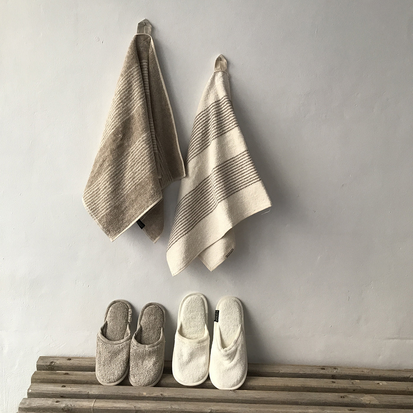 Pack regalo toalla rizo + zapatillas - dE.LENZO