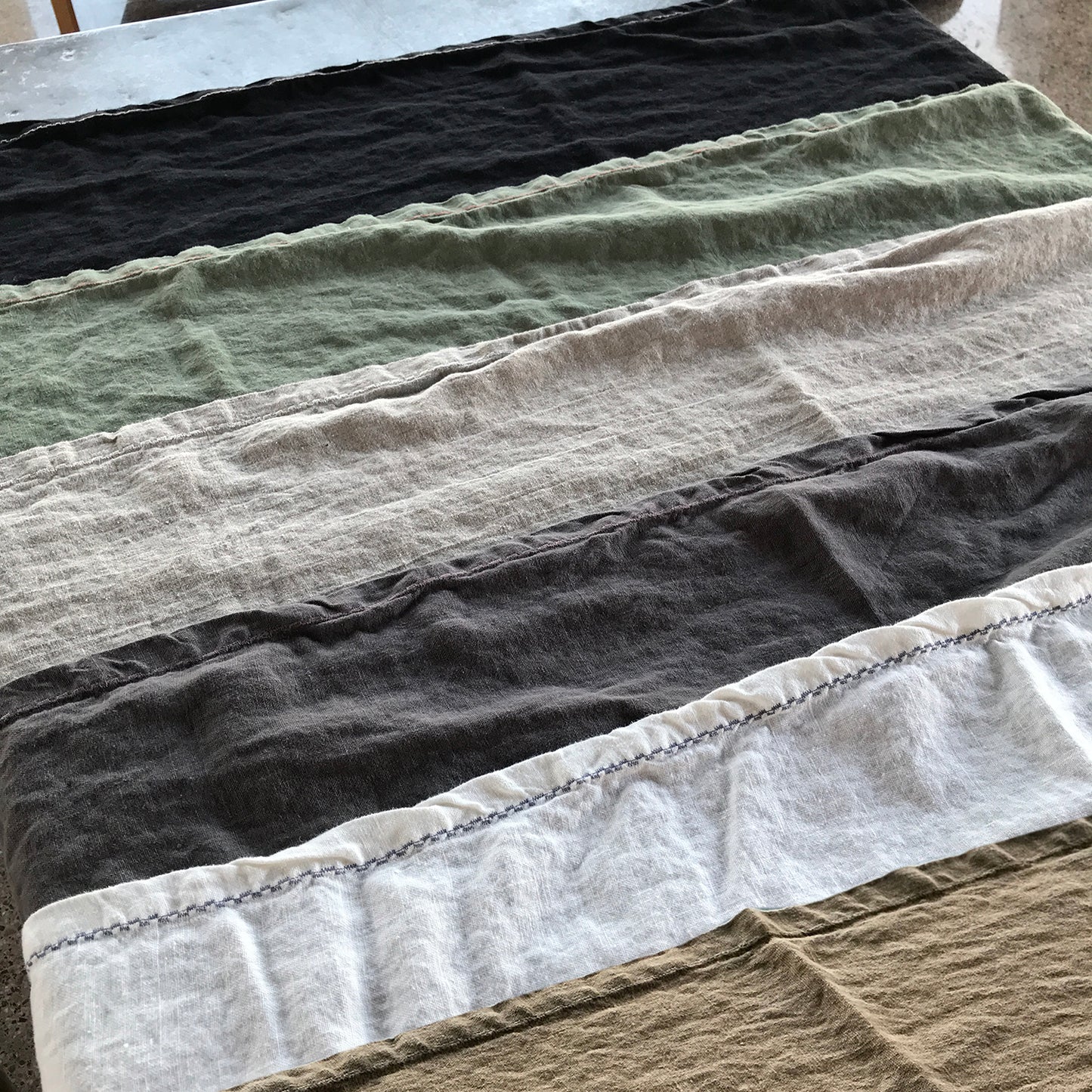 Chemins de table en lin MARRAKECH brodés