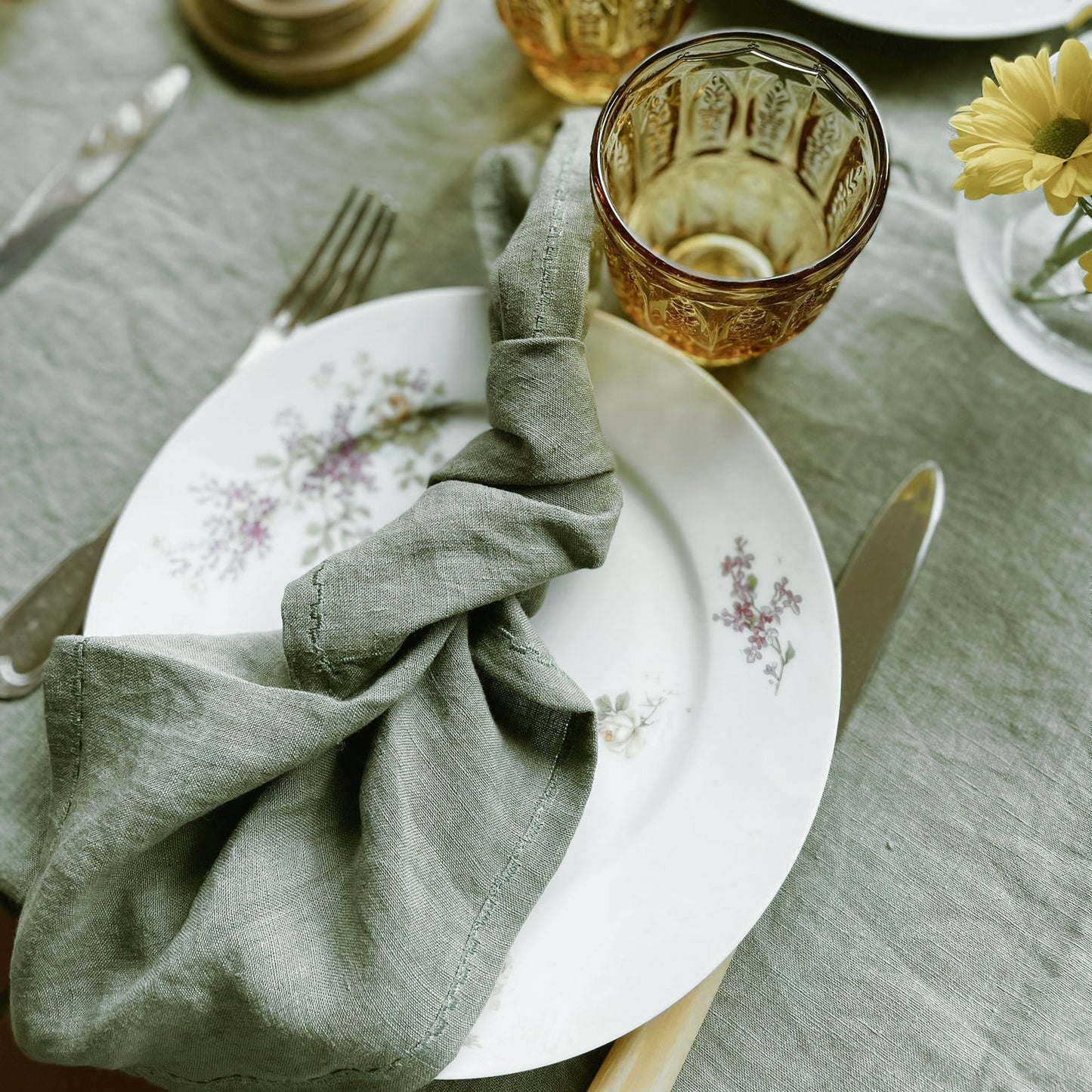 Mantel de color verde olivo de lino