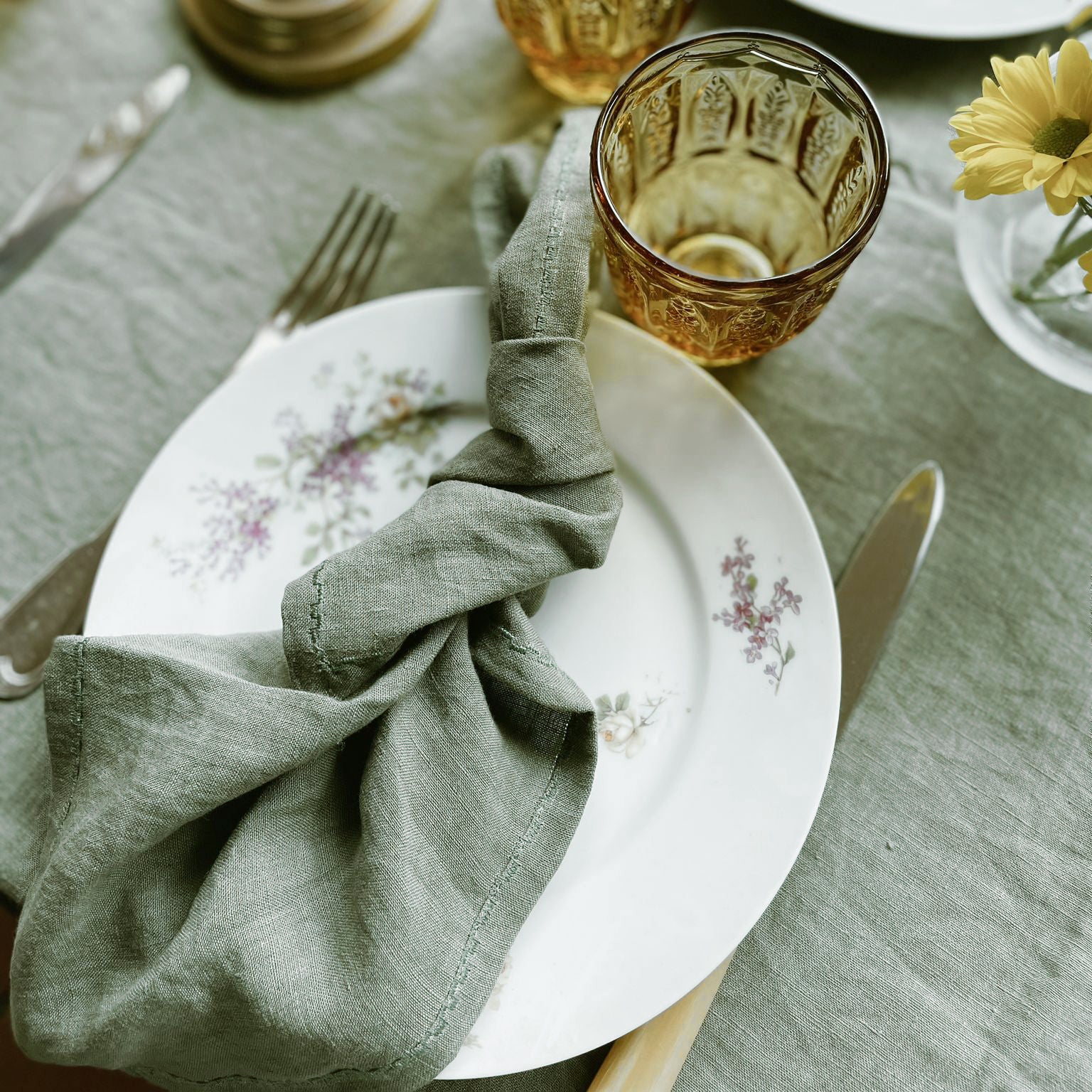 Mantel de color verde olivo de lino