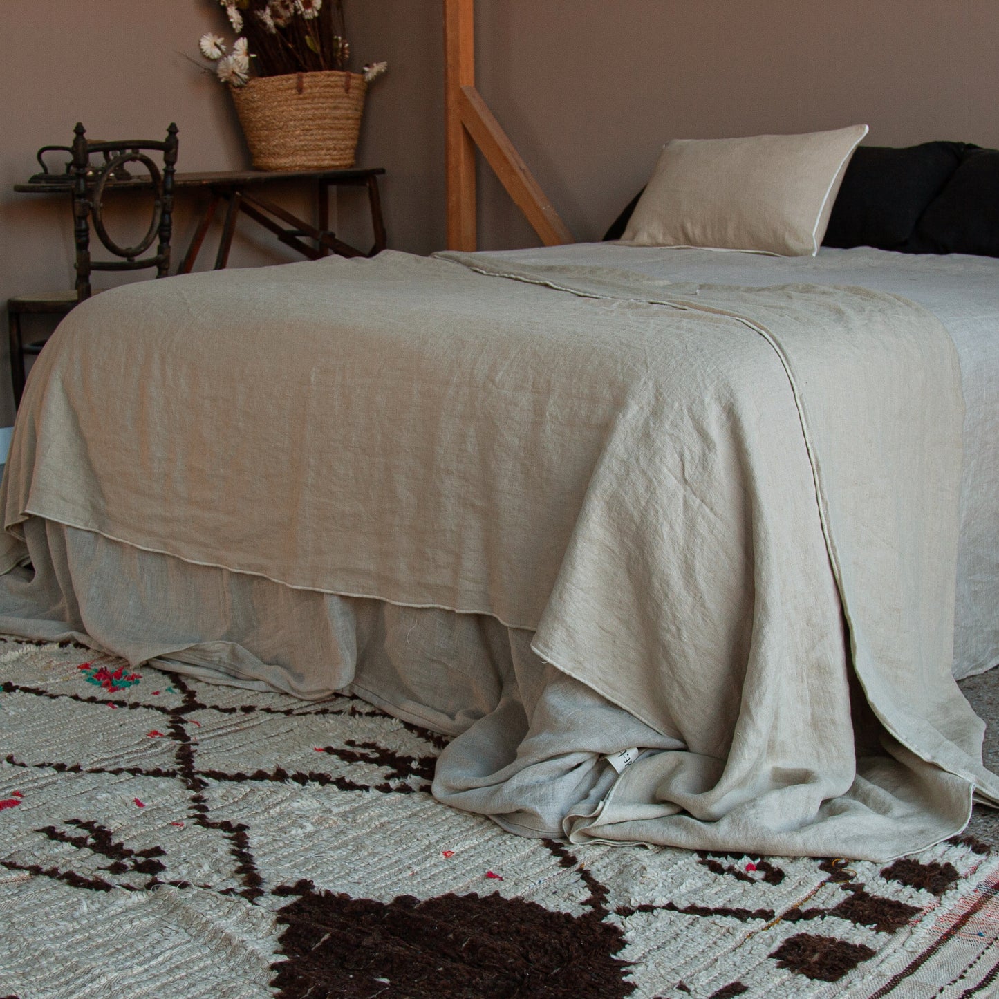 CLASSIC washed linen bedspreads and plaids