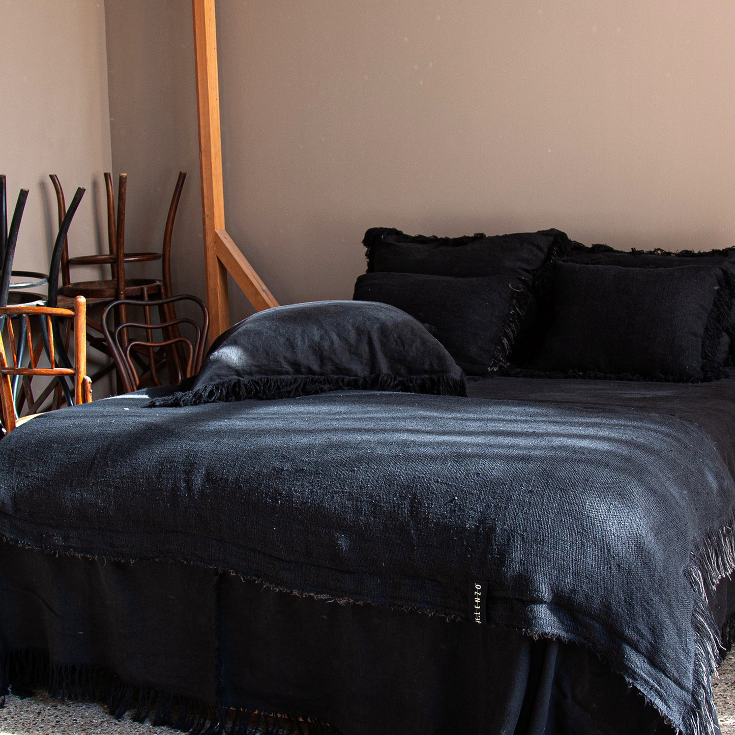 MARRAKECH washed linen bedspread Black