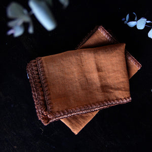 Detalle de servilletas teja con flores