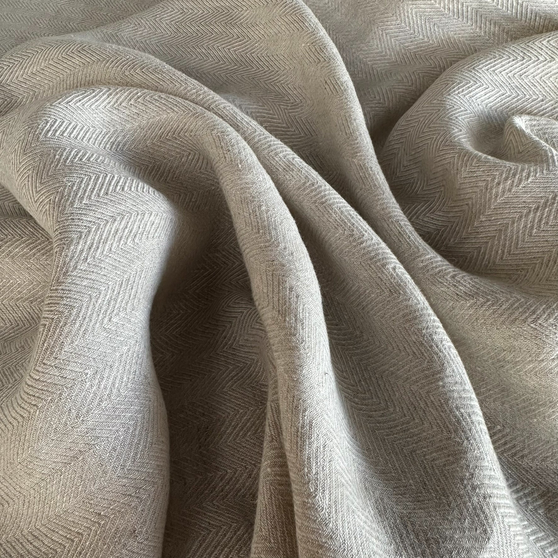 detalle-lino-espigado-herringbone-natural-melange-delenzo