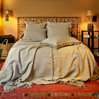 Colchas de lino de la colección marrakech de dE.LENZO. En varios colores; natural, verde, terracota, negro, gris y Blanca
