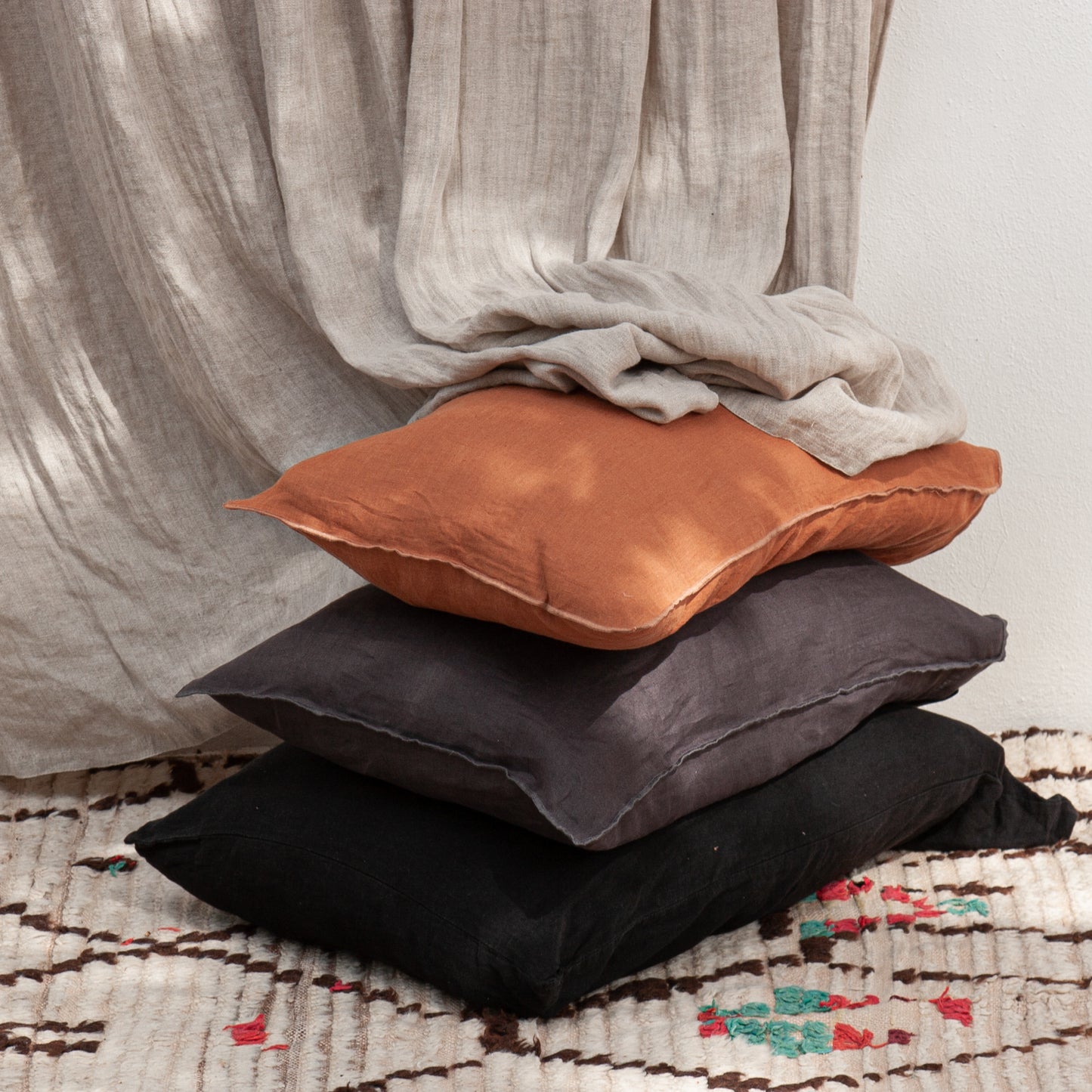 Juego de fundas de almohada de colores.