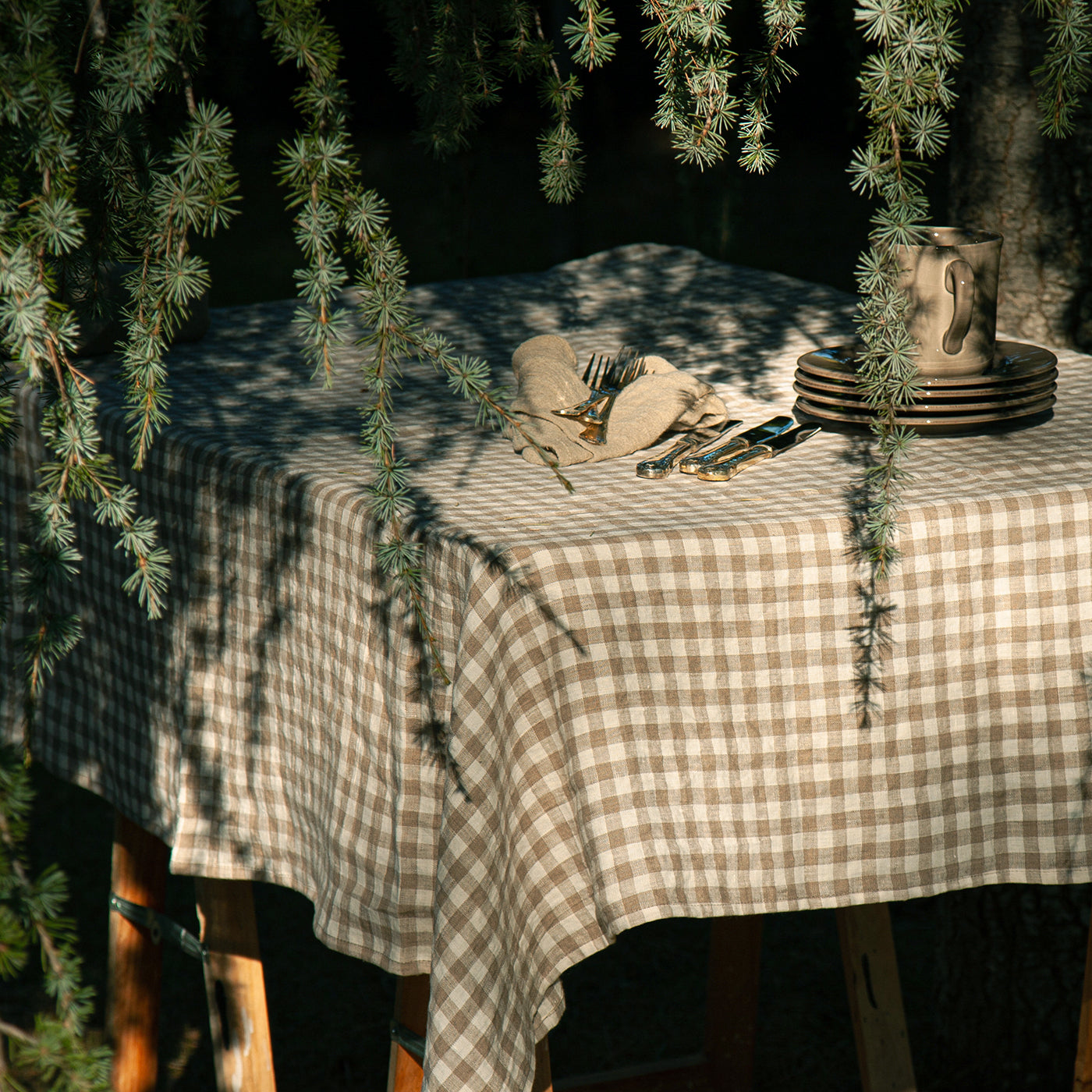 de Lenzo Vichy Linen Tablecloth - Thumbnail 2