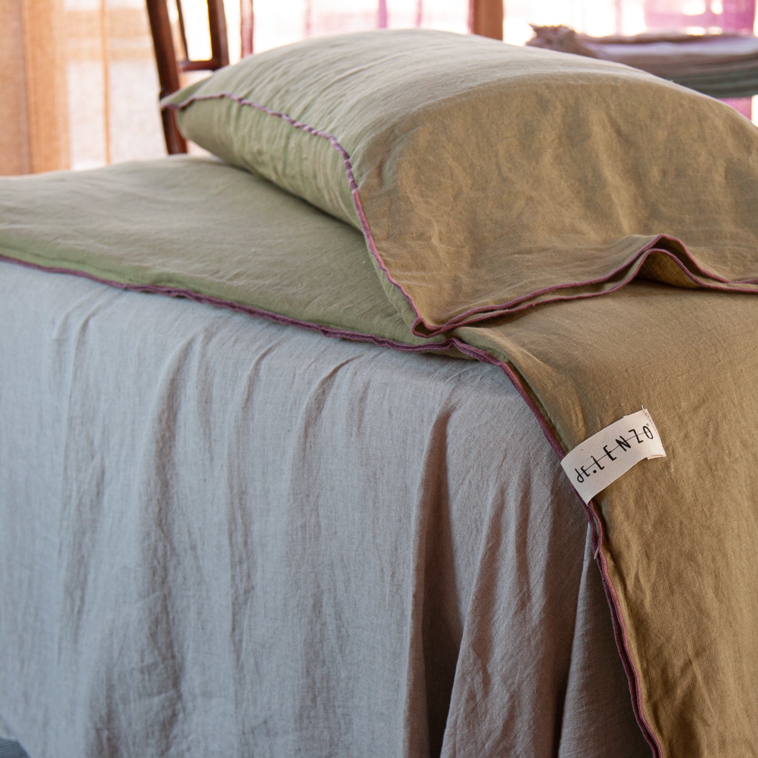 Edredón para pie de cama de lino y lana de color 
