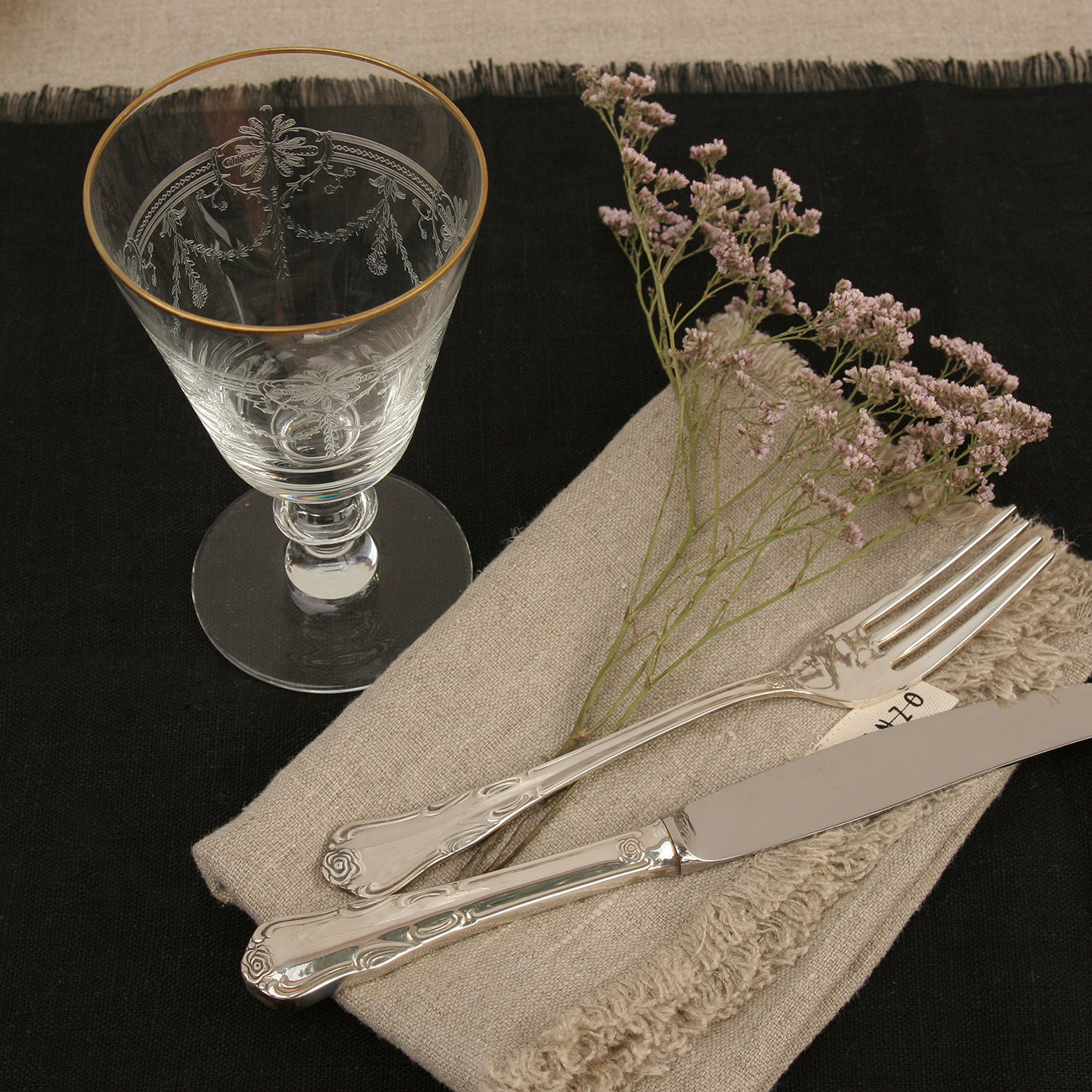 MARRAKECH linen table runners frayed