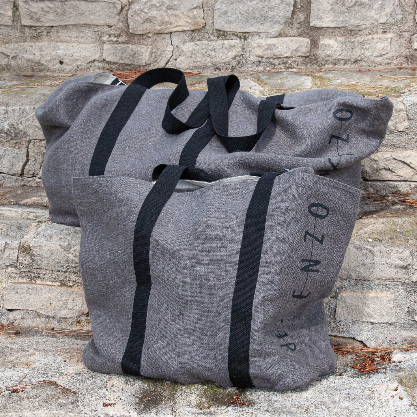 Shopper bag XXL- GRIS - dE.LENZO  en escaleras