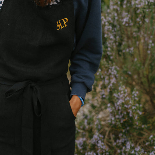 Delantal de lino negro