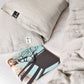 Fundas de almohada de lino de color piedra.