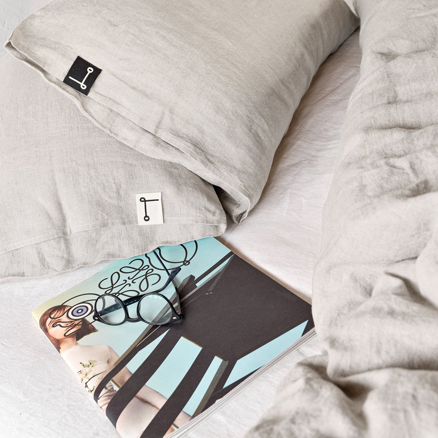 Fundas de almohada de lino de color piedra.