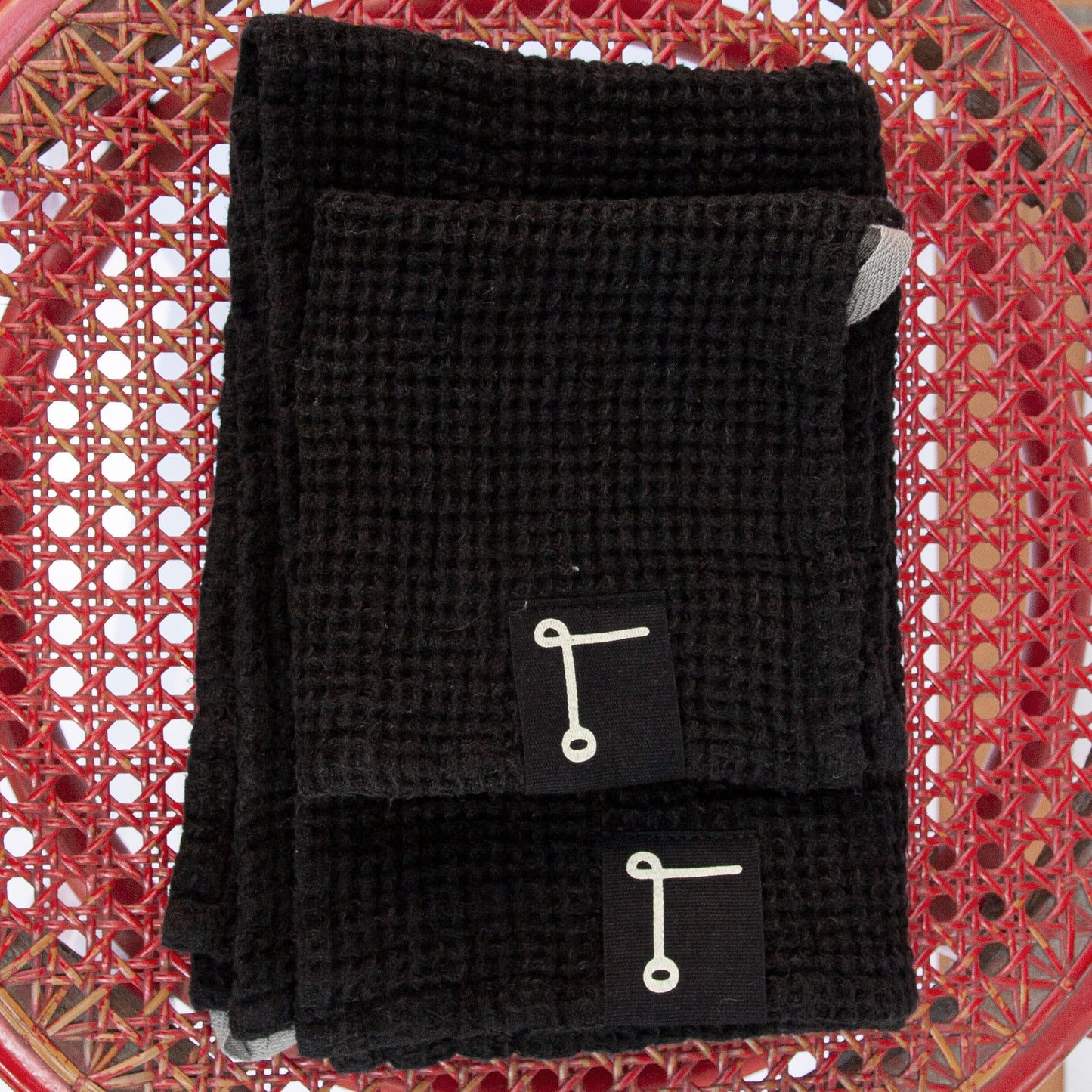 Black linen WAFFLE towel