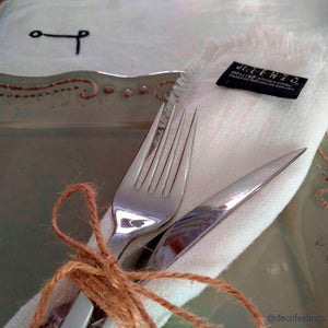 Detalle servilleta de lino blanco