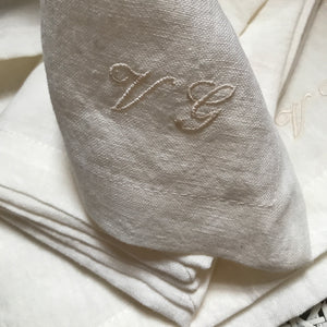 Detalle de bordado en servilleta.